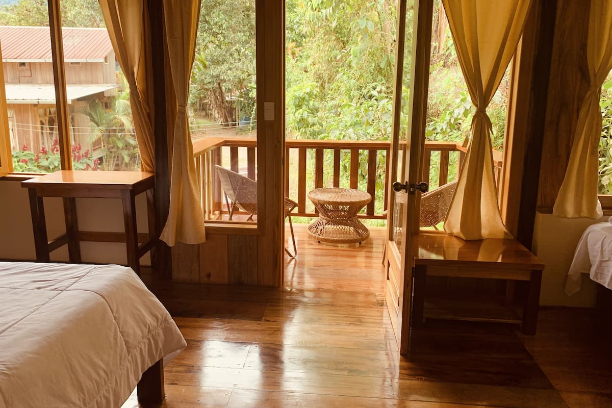 Cubrecamas, wifi gratis y ropa de cama