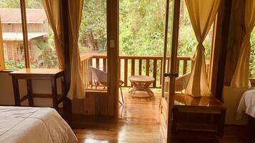 Family Triple Room | Down comforters, free WiFi, bed sheets