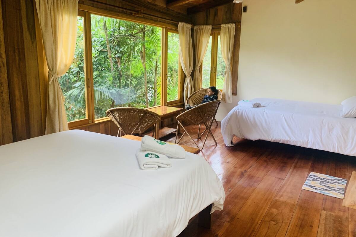 Cubrecamas, wifi gratis y ropa de cama