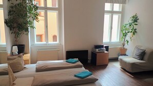 2 室のベッドルーム、アイロン / アイロン台、WiFi、ベッドシーツ