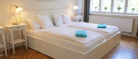 3 bedrooms, iron/ironing board, WiFi, bed sheets