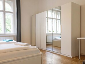 3 bedrooms, iron/ironing board, WiFi, bed sheets