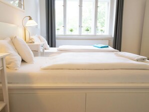 3 chambres, fer et planche à repasser, Wi-Fi, draps fournis