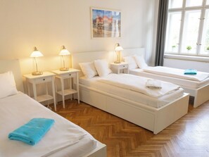 3 habitaciones, tabla de planchar con plancha, wifi y ropa de cama 