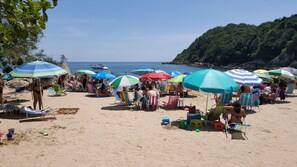 Beach nearby, sun loungers - HOUSE OFFERS SPACE FOR 12 GUESTS  (Penha)