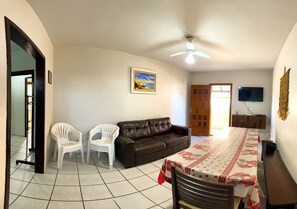 Smart TV, DVD player - HOUSE OFFERS SPACE FOR 12 GUESTS  (Penha)
