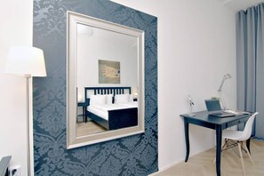 5 bedrooms, iron/ironing board, WiFi, bed sheets