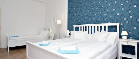 5 bedrooms, iron/ironing board, WiFi, bed sheets