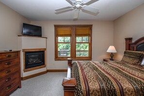 House, Multiple Beds, Hot Tub