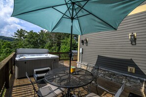 House, Multiple Beds, Hot Tub | Balcony