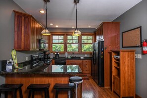 House, Multiple Beds, Hot Tub | Private kitchen | Fridge, microwave, stovetop, dishwasher - Relaxation Ridge (Oakland)