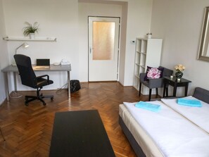 3 slaapkamers, een strijkplank/strijkijzer, wifi, beddengoed