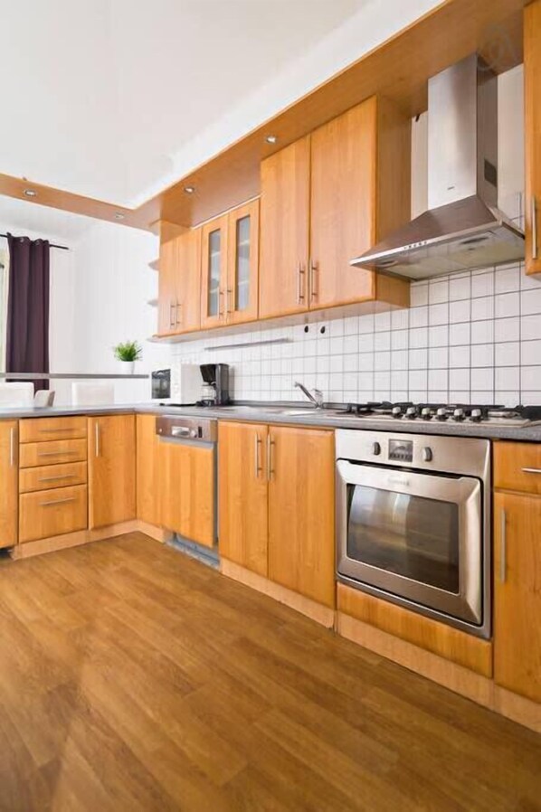 Microwave, oven, dishwasher, coffee/tea maker