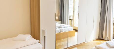 3 chambres, fer et planche à repasser, Wi-Fi, draps fournis