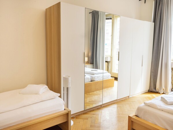 3 bedrooms, iron/ironing board, WiFi, bed sheets