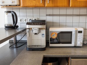 Coffee/tea maker, fridge, microwave, oven