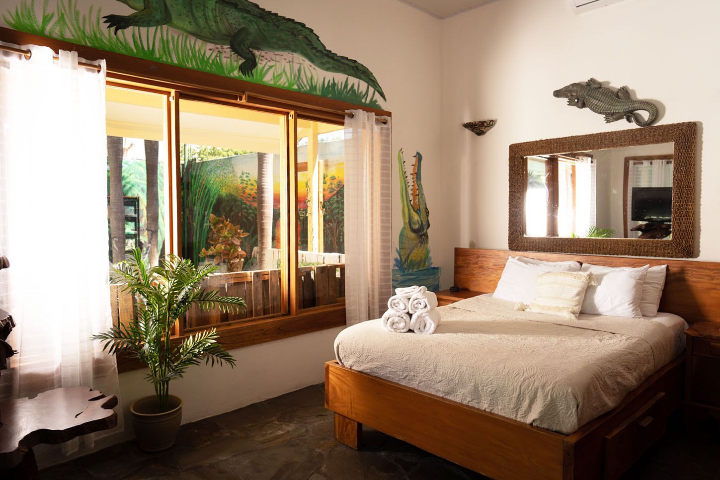 8 bedrooms, in-room safe, iron/ironing board, free WiFi