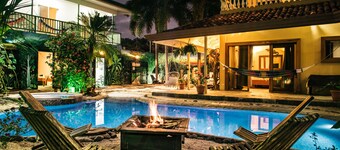 🌴16 Bed Compound Oasis 🌴Downtown Jaco with Private Pool & Hot Tub