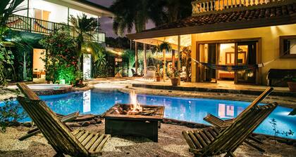 🌴16 Bed Compound Oasis 🌴Downtown Jaco with Private Pool & Hot Tub