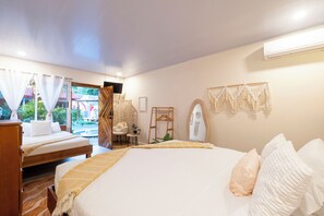 8 bedrooms, in-room safe, iron/ironing board, WiFi (free) - 🌴16 Bed Compound Oasis 🌴Downtown Jaco with Private Pool & Hot Tub (Jaco Beach)
