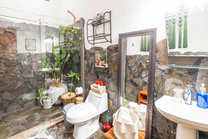 Bathroom - 🌴16 Bed Compound Oasis 🌴Downtown Jaco with Private Pool & Hot Tub (Jaco Beach)