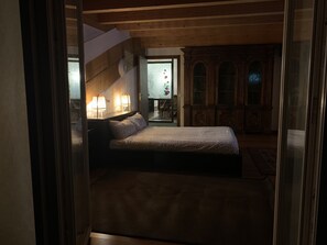 2 chambres, fer et planche à repasser, Wi-Fi gratuit, draps fournis