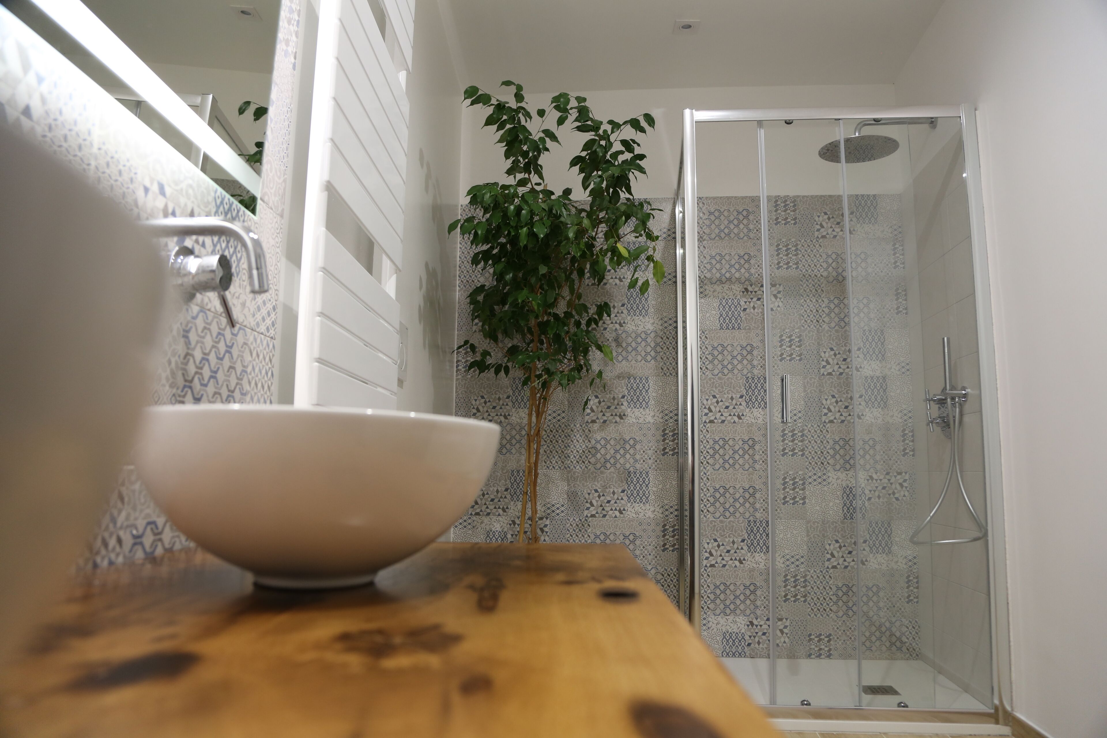 Chambre quadruple (Lagom) | Salle de bain | Douche, douche cascade, articles de toilette (gratuits)