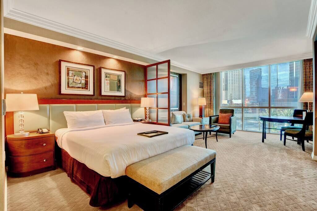 1 室のベッドルーム、セーフティボックス (室内)、デスク、アイロン / アイロン台