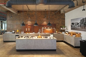 Free daily full breakfast - City Express Plus by Marriott Mexicali (Mexicali)