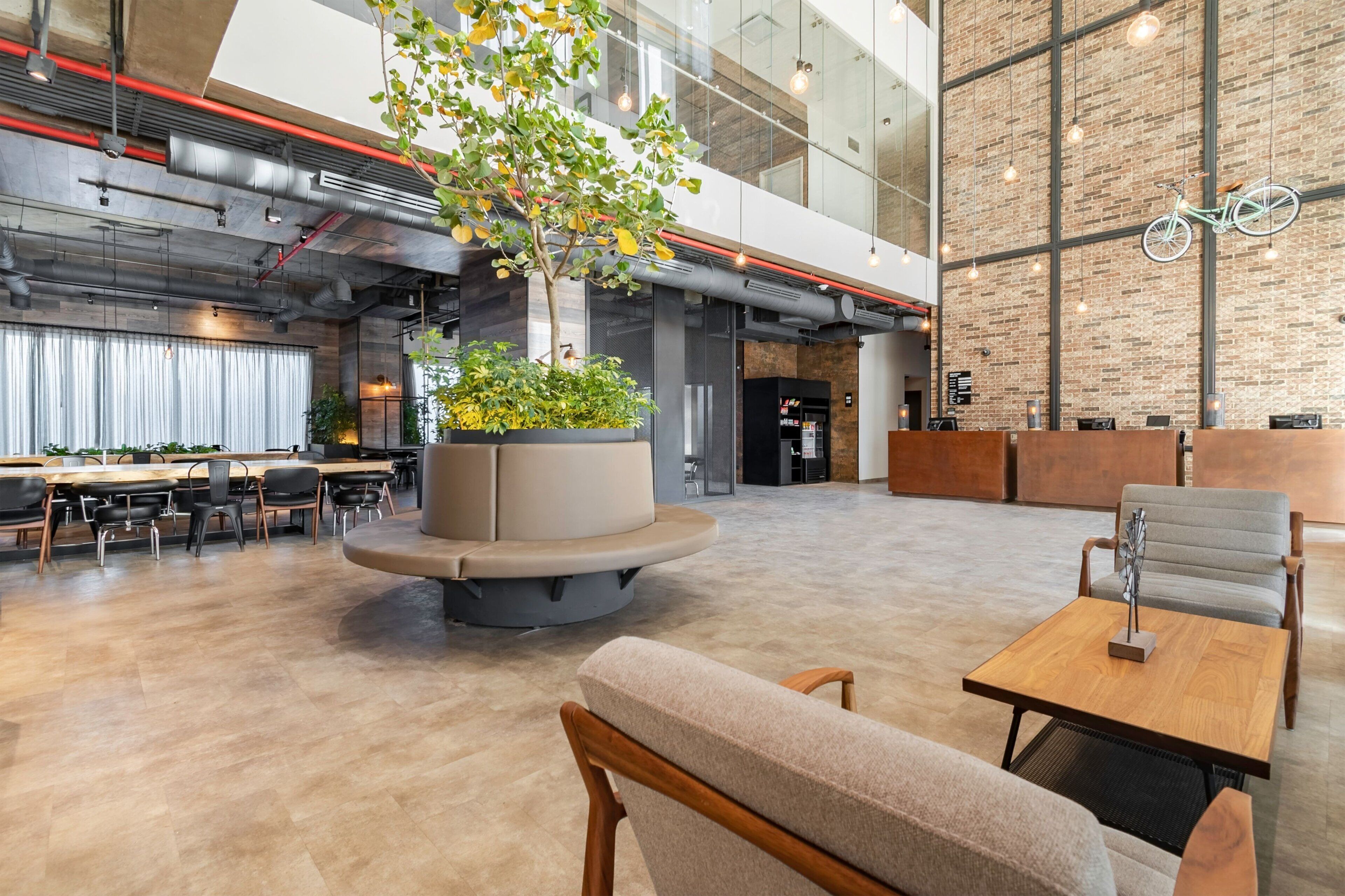 Lobby lounge