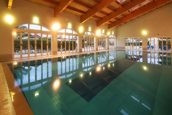 من حمّامات السباحة المغطاة، حمّام سباحة خارجي