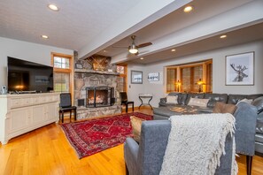 House, Multiple Beds, Hot Tub | Living room | Fireplace - Picture Perfect (Oakland)