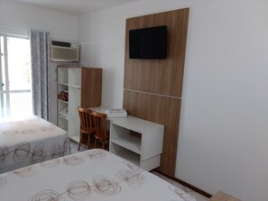Individually furnished, desk, laptop workspace, blackout drapes - Pousada Terra do Sol (Itapema)