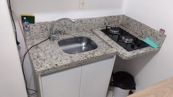 Family Studio | Private kitchen | Fridge, microwave, oven, stovetop