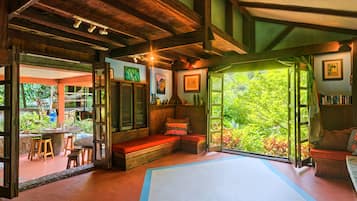 Kawasan tempat duduk lobi
