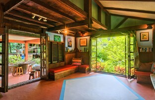 Área de estar no saguão