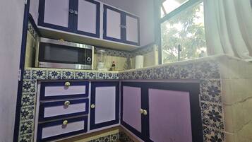 Villa Deluxe | Cocina privada | Refrigerador, horno y utensilios de cocina