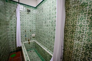 Bathroom shower - Charming Villas by Casa Holistic B&B (San Miguel de Allende)