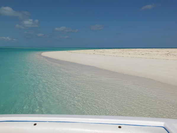 Beach nearby, sun loungers, beach towels