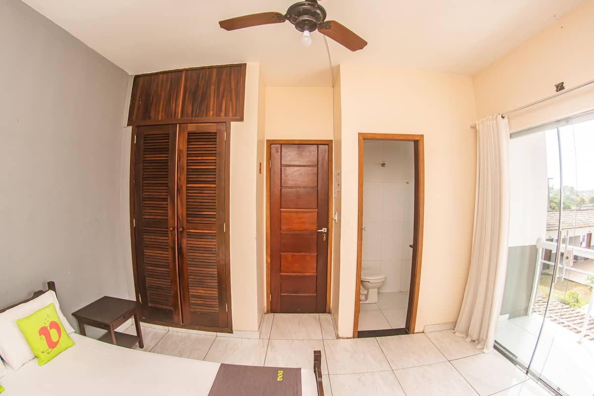 Minibar y ropa de cama 