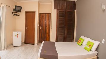 Frigobar, roupa de cama