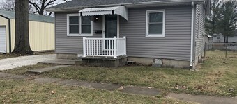 Edwards House; Litchfield, IL; Pets welcome