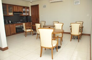 Café da manhã continental grátis todos os dias
