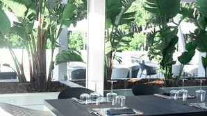 2 restaurants; breakfast, lunch, and dinner served - Quadrifoglio Village (Pontecagnano Faiano)
