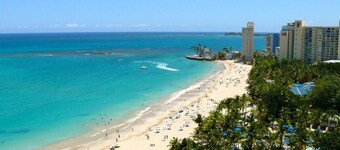 Tropical Isla Verde 2-Bedroom Condo w/ Beach Access