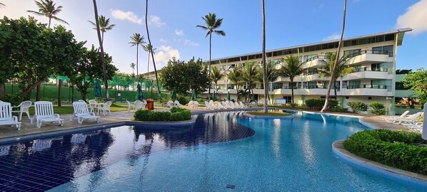 3 outdoor pools, open 8:00 AM to 8:30 PM, free pool cabanas