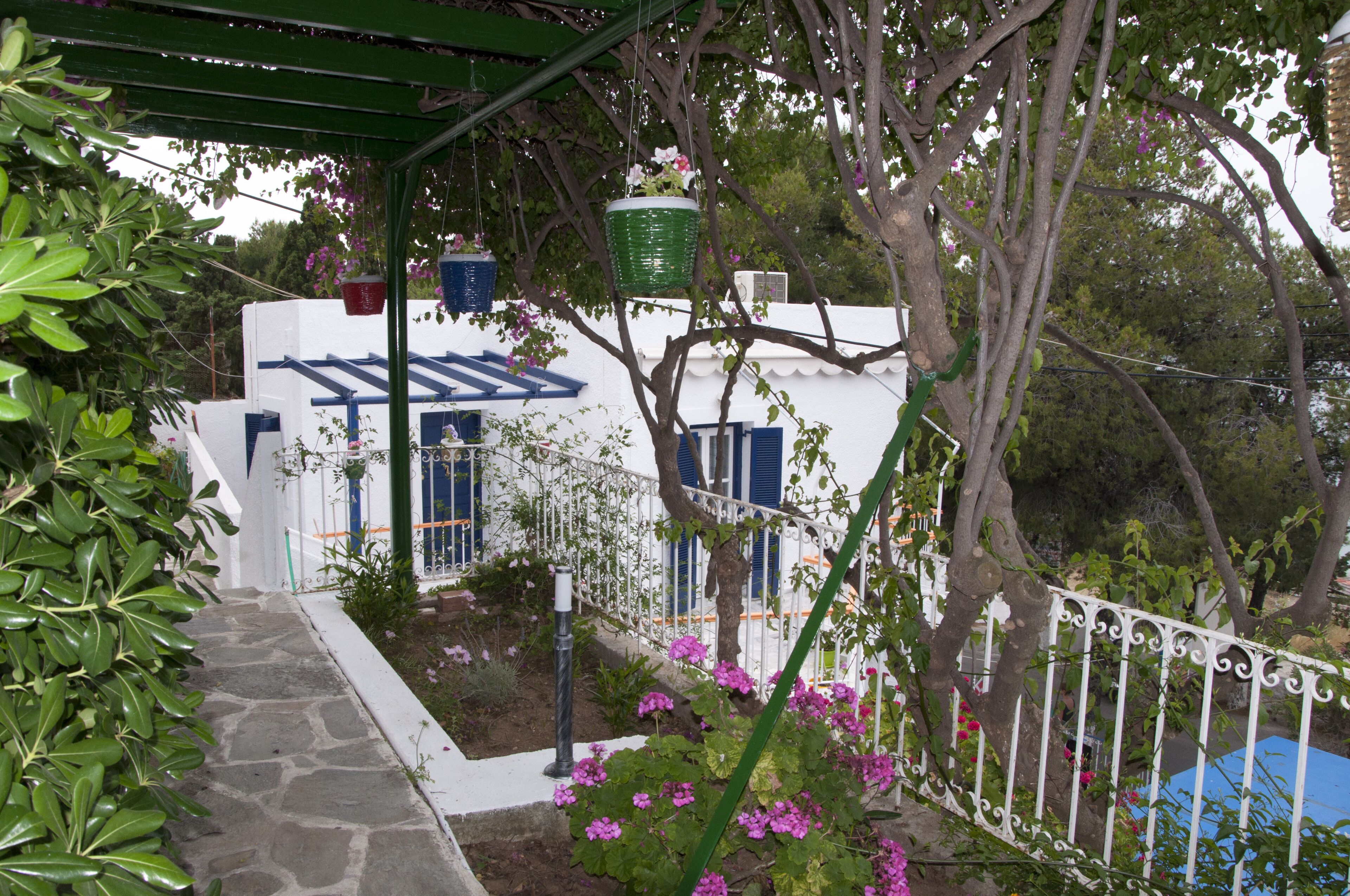 ال منشأة من الخارج