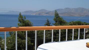 Familienapartment, 2 Schlafzimmer, Kochnische, Meerblick | Blick vom Balkon