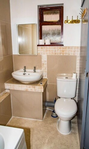 Bathroom - Beautiful I Way Inn hotel (Cambridge)
