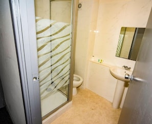 Bathroom - Beautiful I Way Inn hotel (Cambridge)